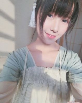 国产三级精选国产_十万网红美女美酱